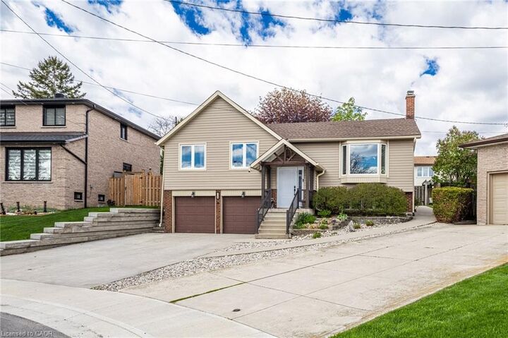 Property Photo: 118 Napoli Drive ON L9C 6X2