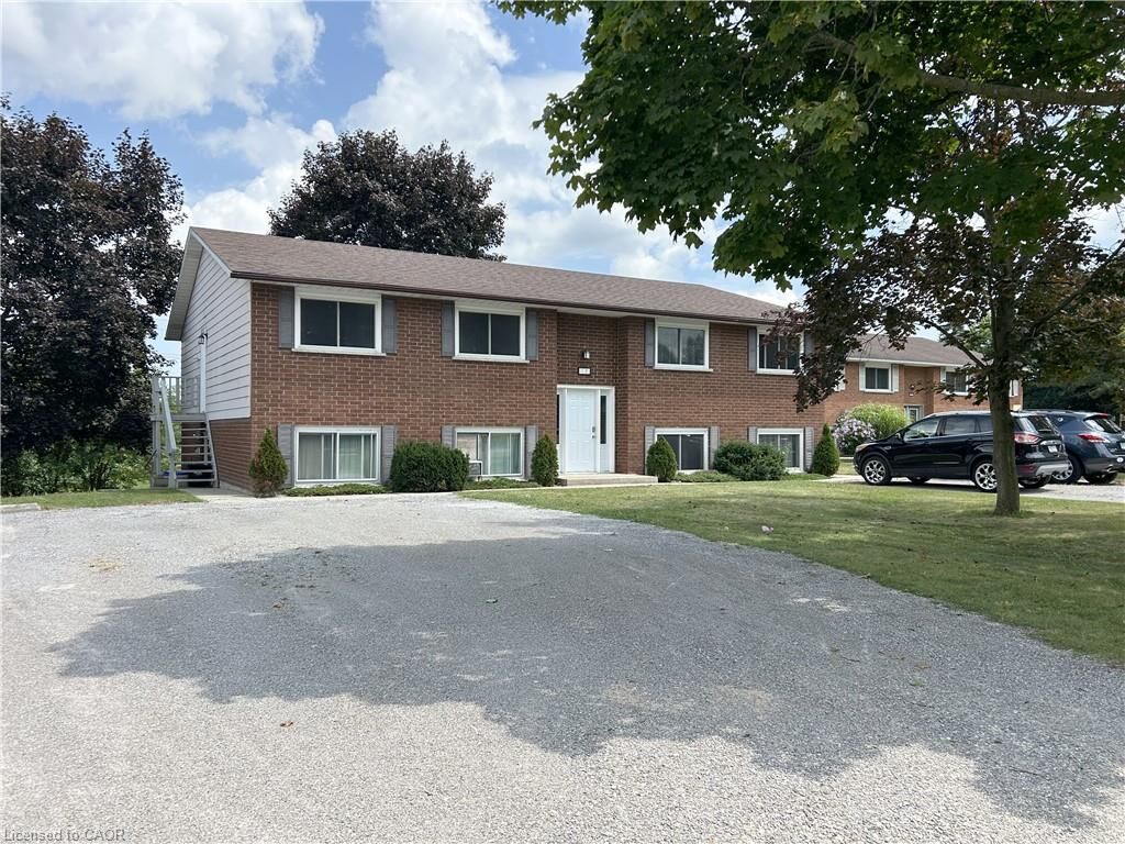 Property Photo:  15 Montclair Crescent 2  ON N3Y 4P1 