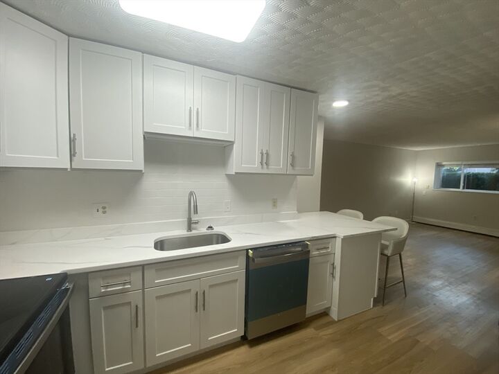 Property Photo:  1409 River St 7  MA 02136 