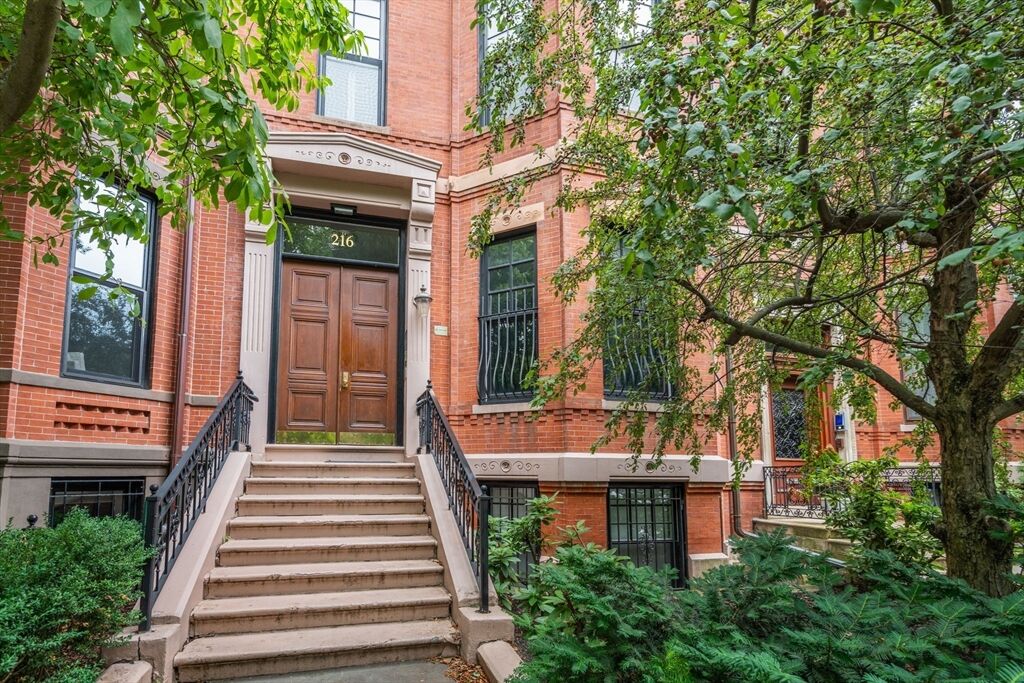 Property Photo:  216 Commonwealth Avenue 3  MA 02116 