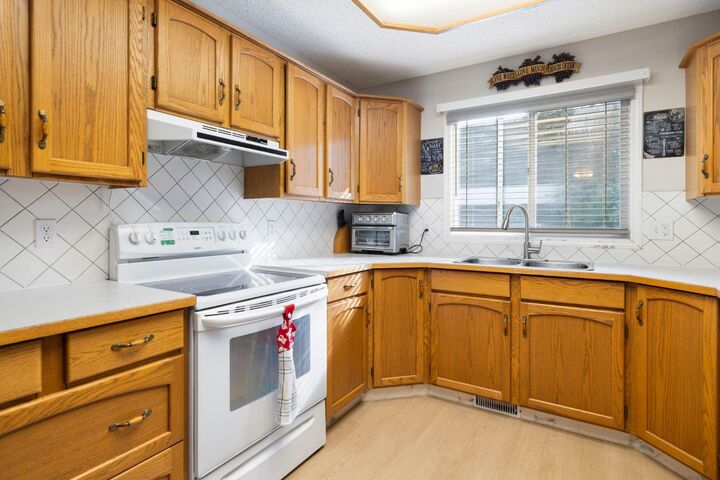 Property Photo: 76 Douglas Ridge Close SE AB T2Z 2M3