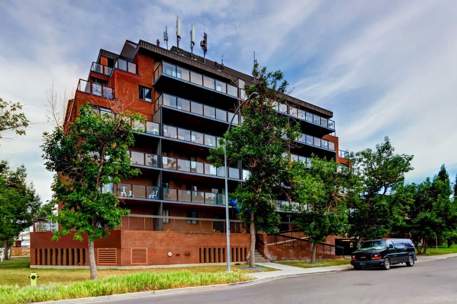 Property Photo: 1900 25A Street SW 502 AB T3E 1Y5