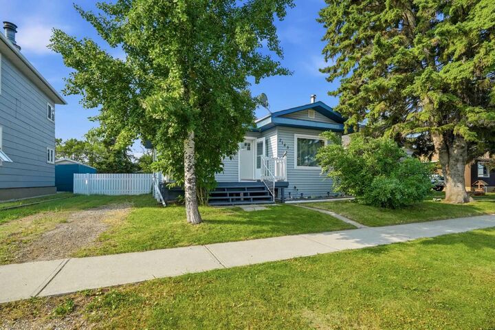 Property Photo: 2145 24 Avenue AB T0M 0W0