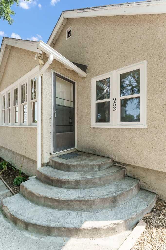 Property Photo:  953 5 Street SE  AB T1A 0P3 