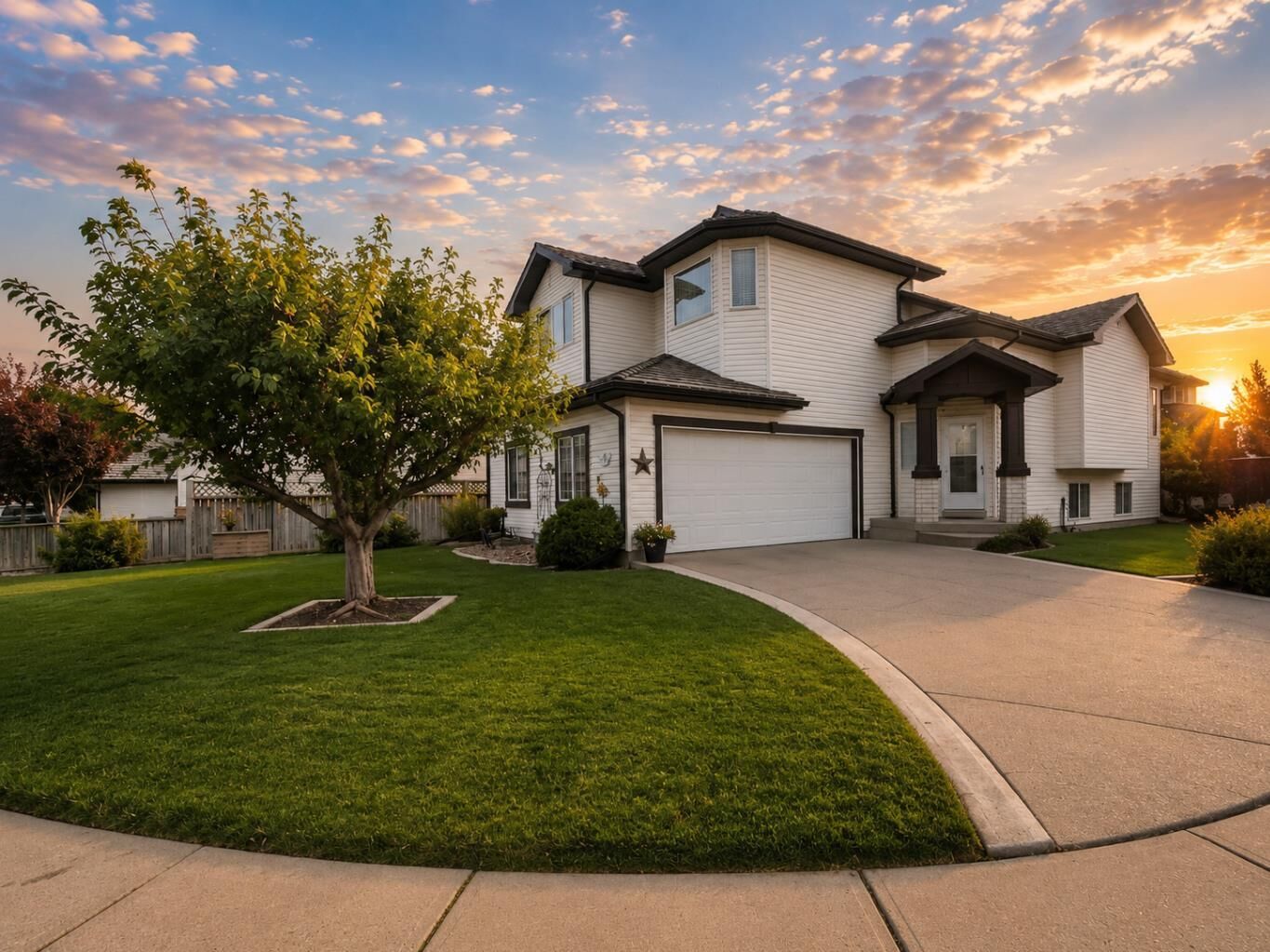 Property Photo: 95 Heritage Point W AB T1K 7K9