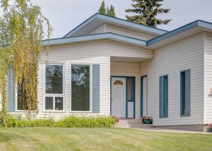 Property Photo: 7956 71 Avenue NW AB T3B 4J3