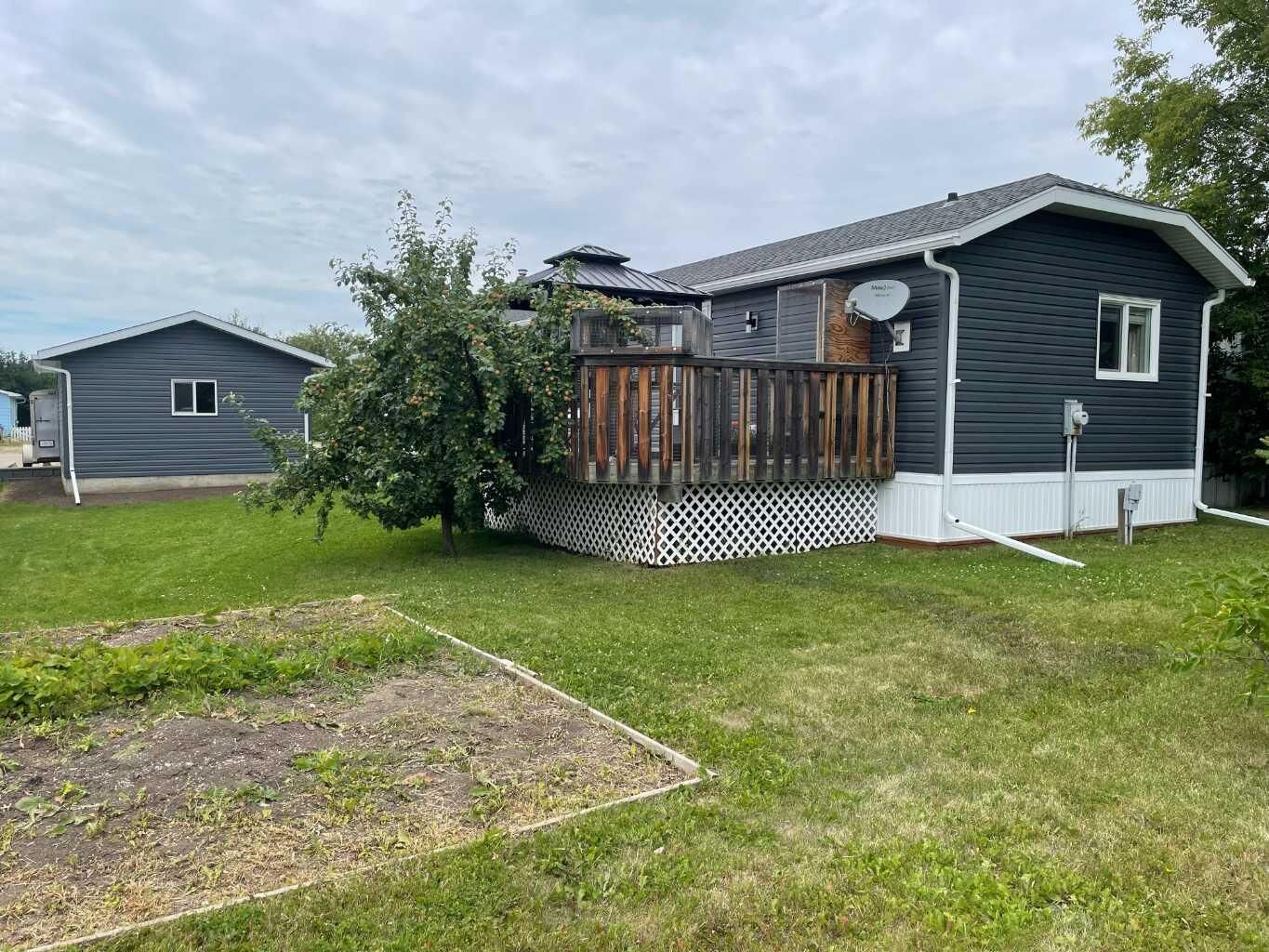 Property Photo: 10405 100 Street AB T0H 1L0