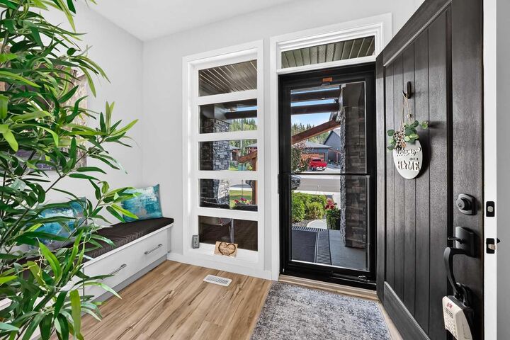 Property Photo: 55 Riviera Court AB T4C 2V8