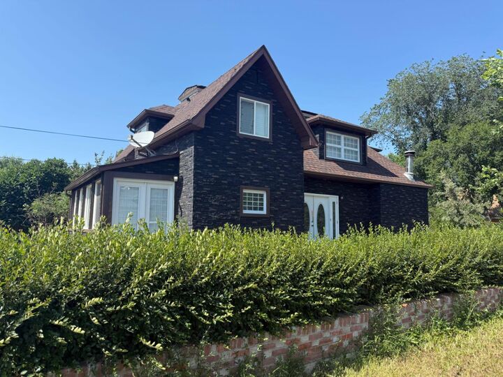 Property Photo: 1037 4 Avenue AB T9W 1H1