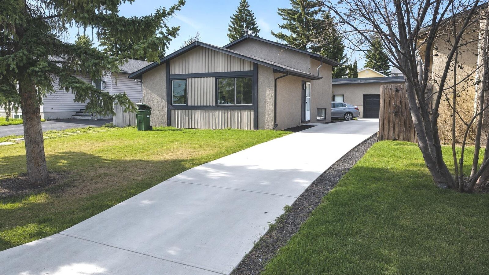 Property Photo: 6420 26 Avenue NE AB T1Y 3V1