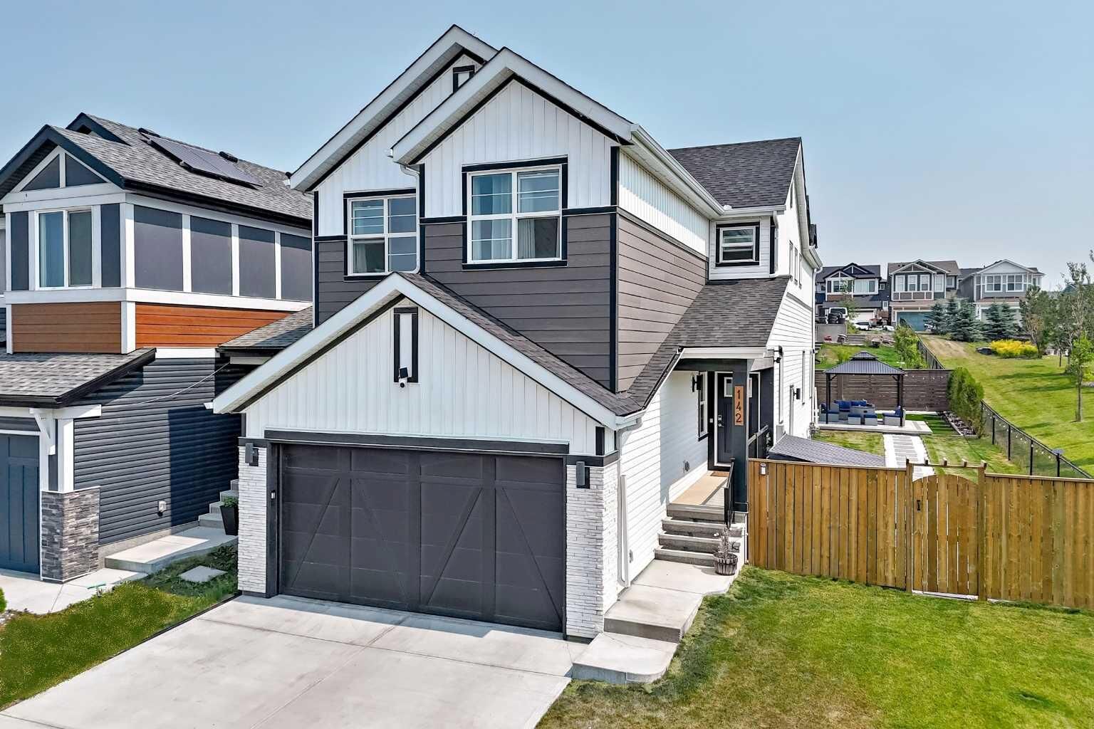 Property Photo: 142 Lucas Terrace NW AB T3P 1P9