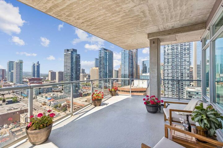 Photo de la propriété:  530 12 Avenue SW 1702  AB T2R 0B1 