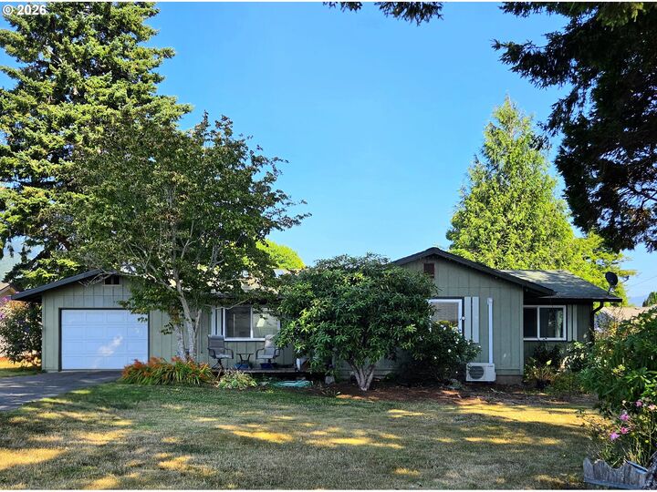 Property Photo:  417 Railroad St  OR 97415 