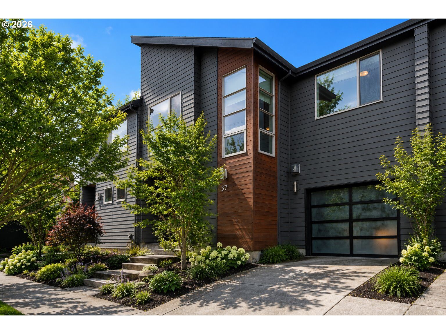 Property Photo: 37 NE Skidmore St OR 97211