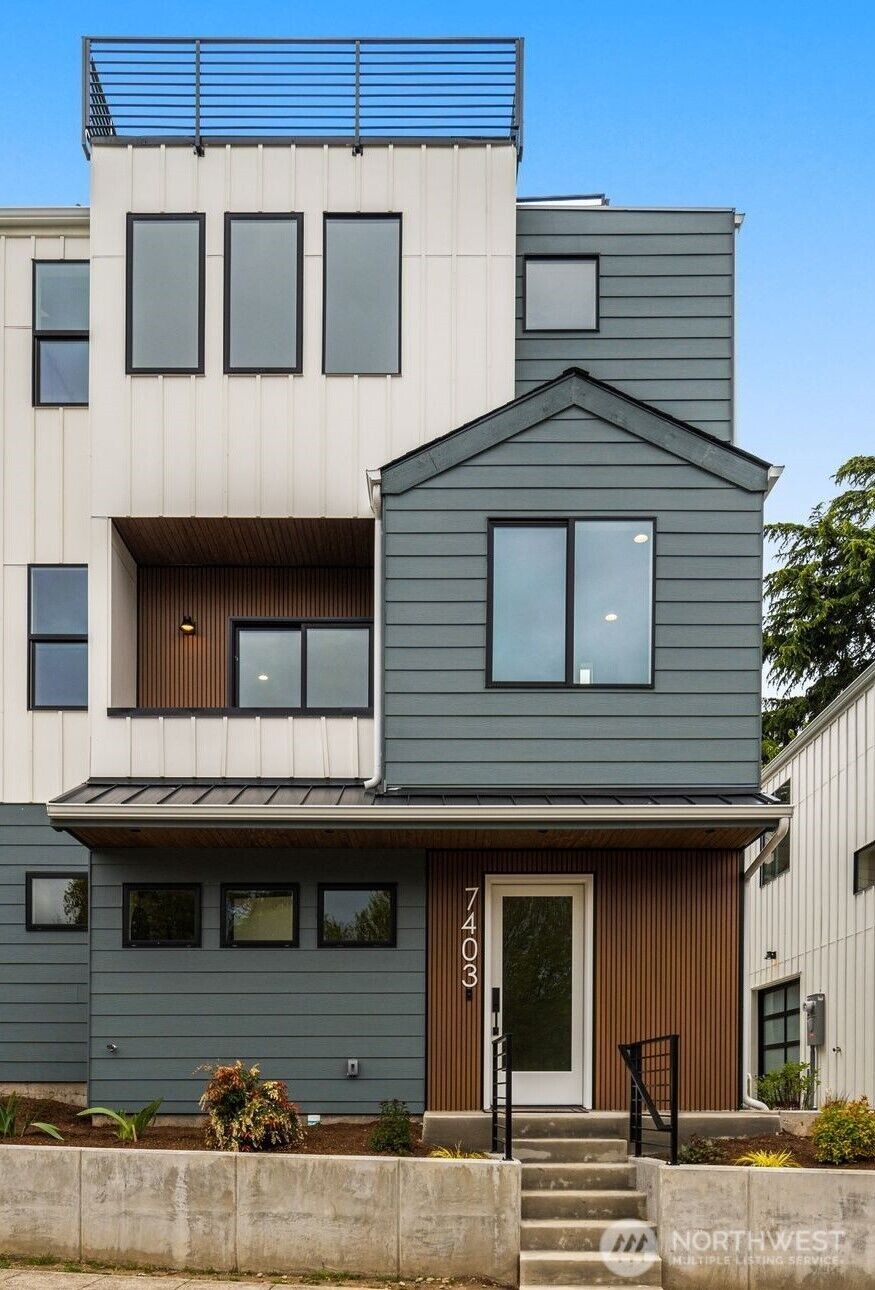 Property Photo:  7403  Dayton Avenue N  WA 98103 