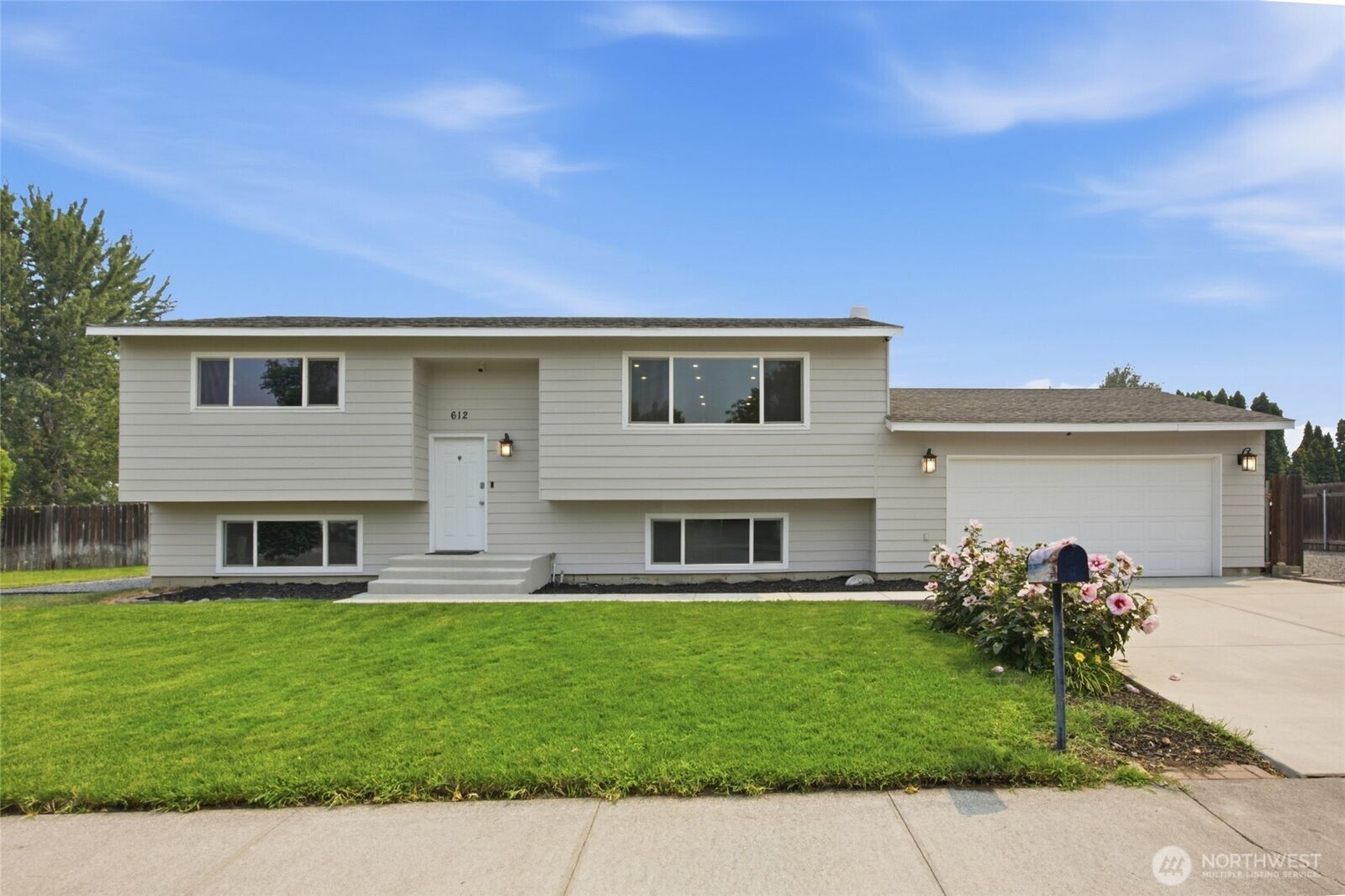 Property Photo: 612 N Conway Place WA 99336