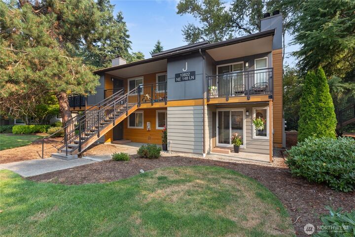 Property Photo:  10822 NE 148th Lane J102  WA 98011 
