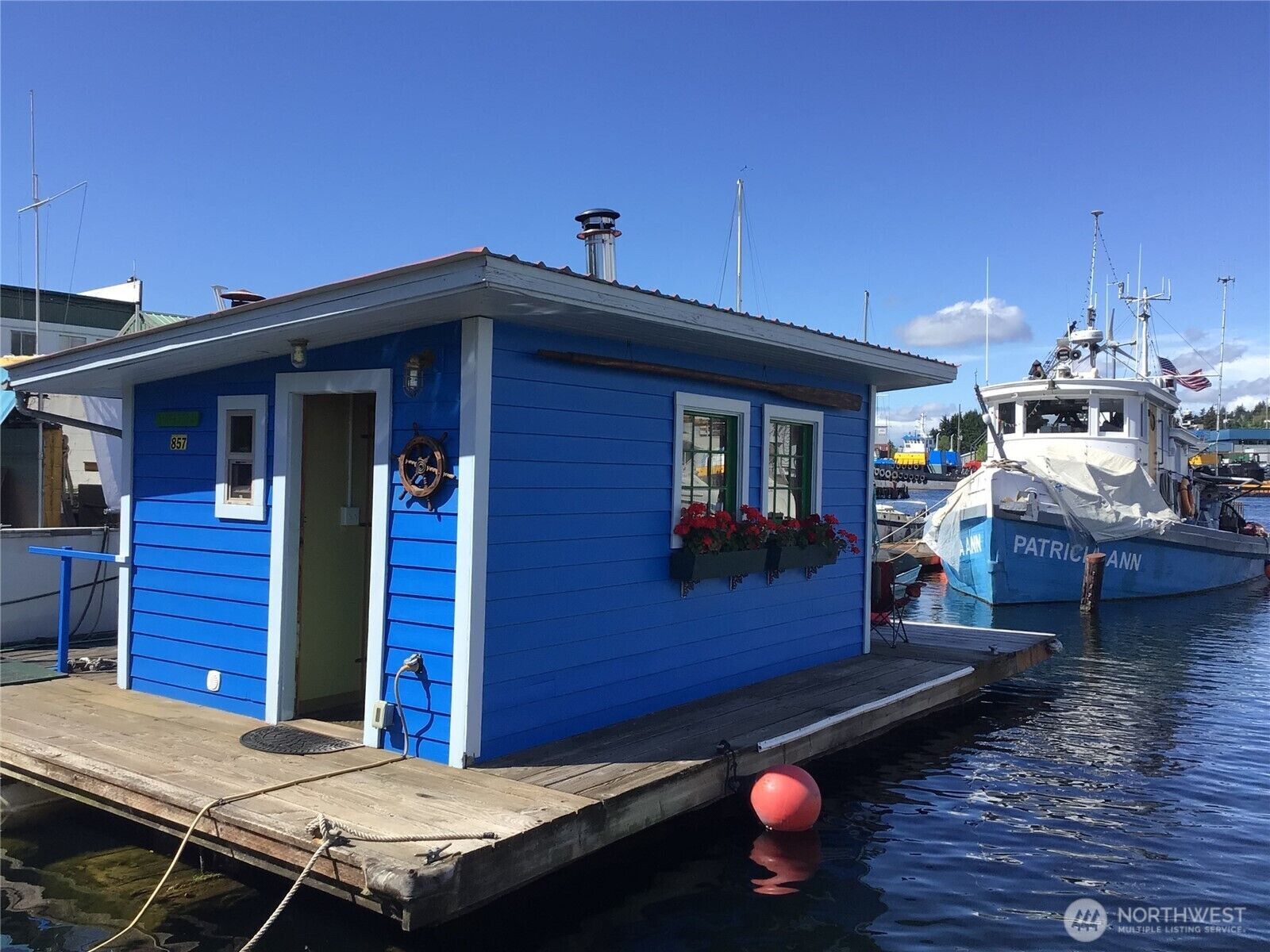 Property Photo: 624 W Ewing Street WA 98119