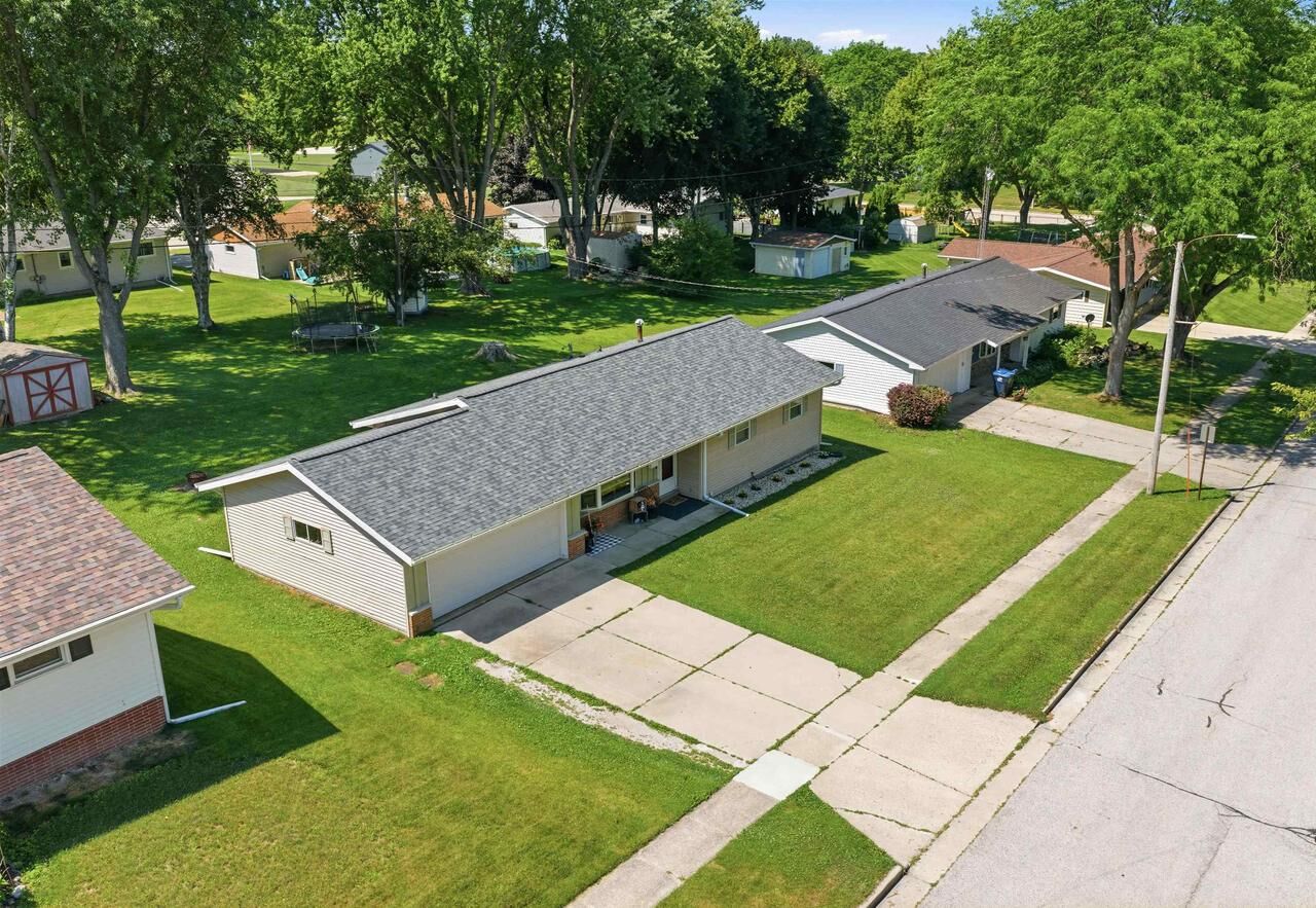 Property Photo:  817 Rice Street  WI 53032 