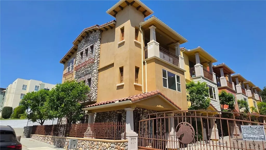 Property Photo:  10121 W Amber Court  CA 91042 