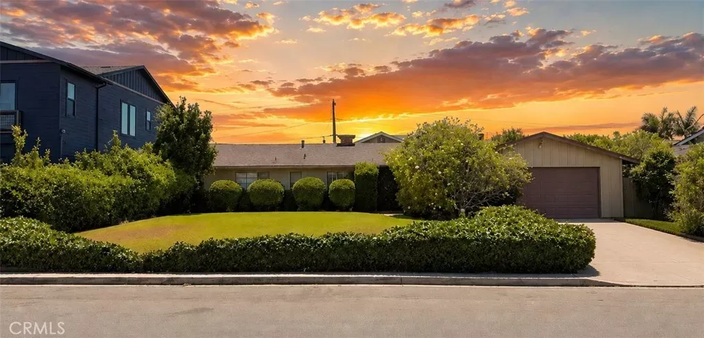 Property Photo:  426 El Modena Avenue  CA 92663 