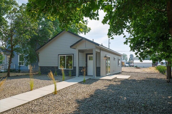 Property Photo:  1924 E Sharp Ave  WA 99202 