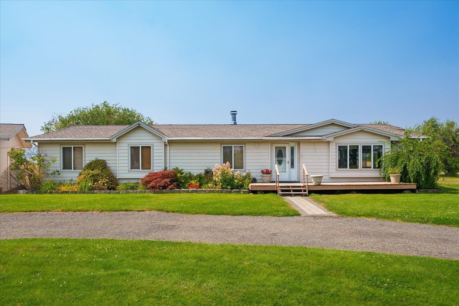 Property Photo: 20211 N Austin Rd WA 99005