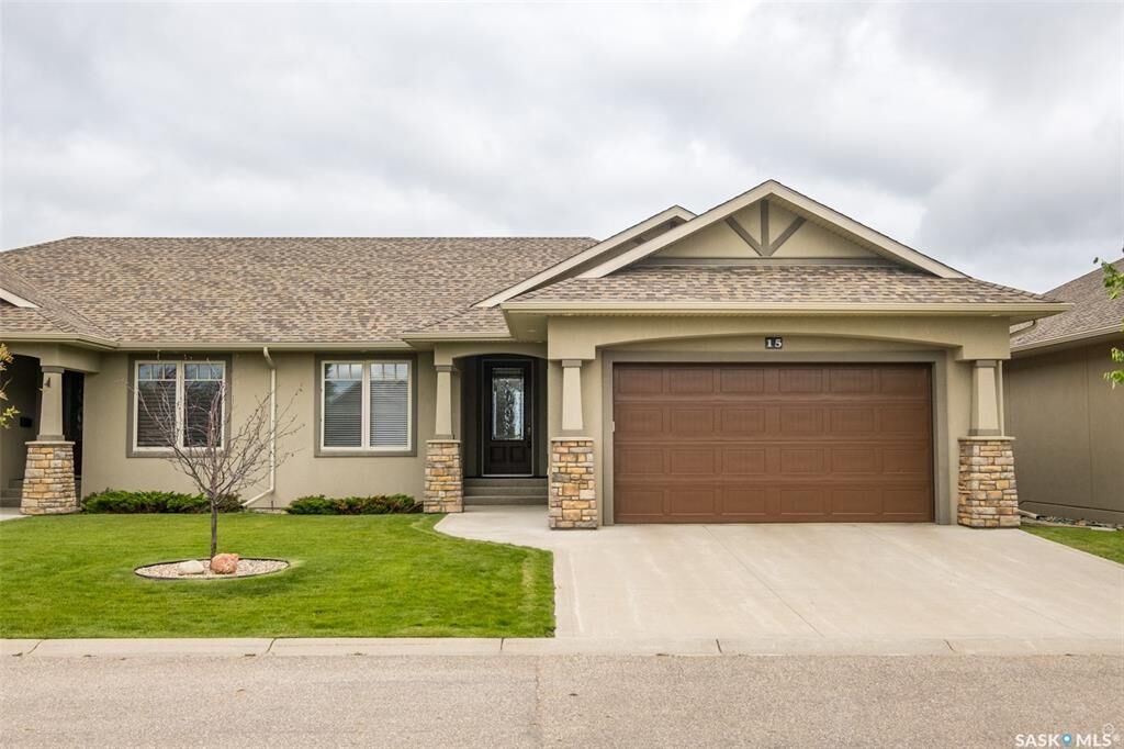 Property Photo: 2805 Lakeview Drive 15 SK S6W 0A4