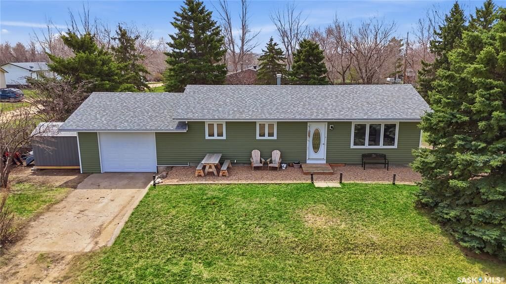 Property Photo: 329 1st Avenue E SK S0H 3E0