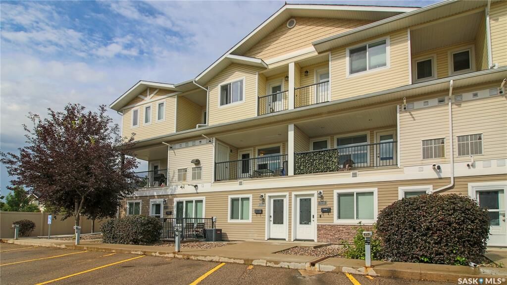 Property Photo: 1220 Empress Street 216 SK S4T 1G7