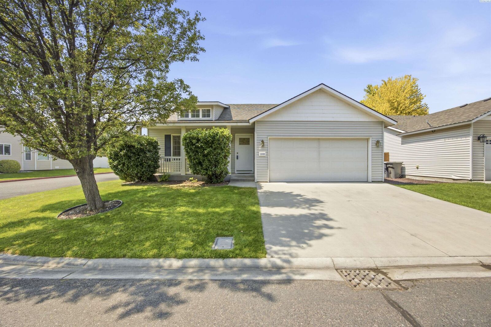 Property Photo:  1599 Foxglove Avenue  WA 99352 