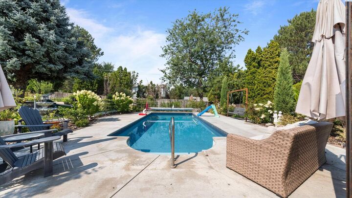 Property Photo: 166 Oakland St WA 99352