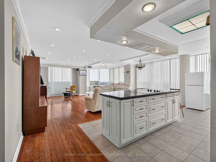 Property Photo:  700 Constellation Drive 2009  ON L5R 3G8 