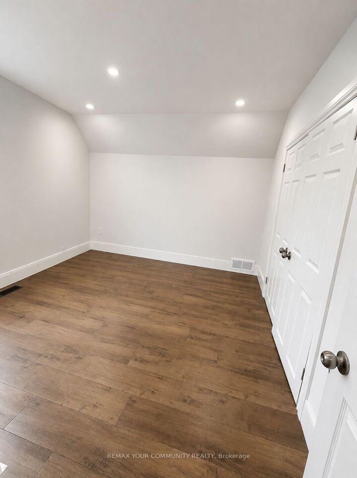Property Photo:  96 Gurnett Street  ON L4G 1P6 