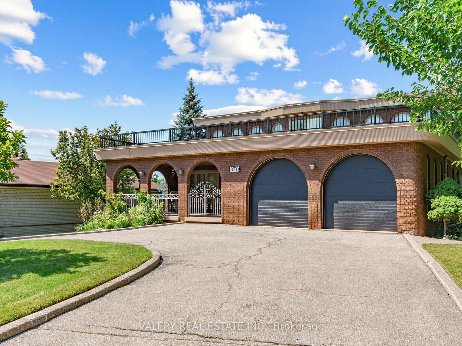 Property Photo: 370 Maple Leaf Drive ON M6L 1P6