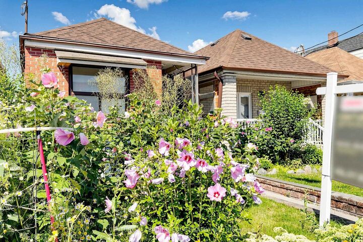 Property Photo:  180 Gilbert Avenue  ON M6E 4W5 