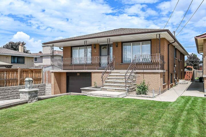Property Photo: 39 Algonquin Court ON L8T 4T2