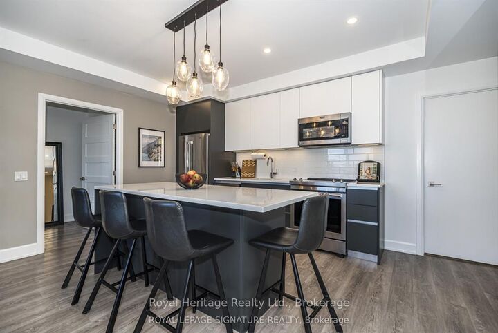 Property Photo:  195 Hunter Street E 412  ON K9H 0K6 