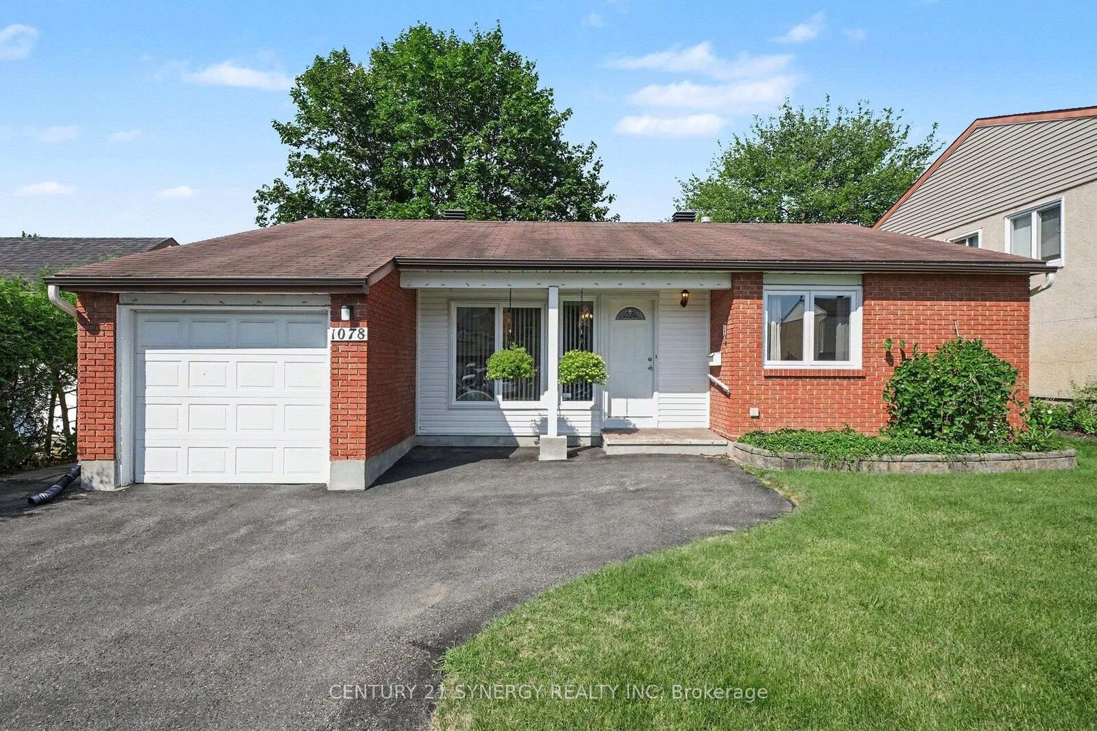Property Photo: 1078 Alenmede Crescent ON K2B 8H3