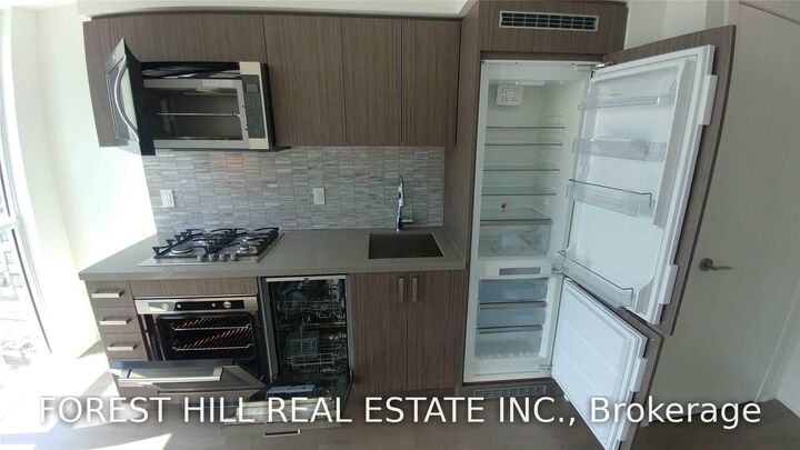 Property Photo: 501 St Clair Avenue W 809 ON M5P 0A2