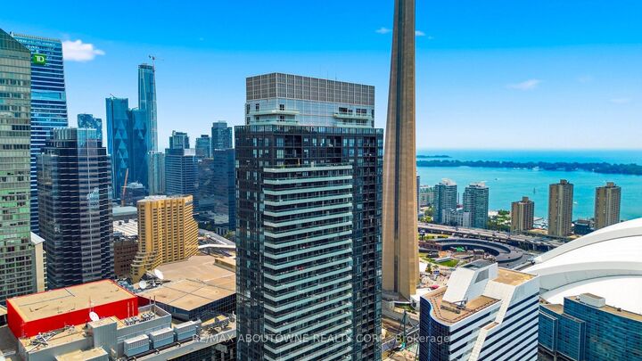 Property Photo: 300 Front Street W 3909 ON M5V 0E9