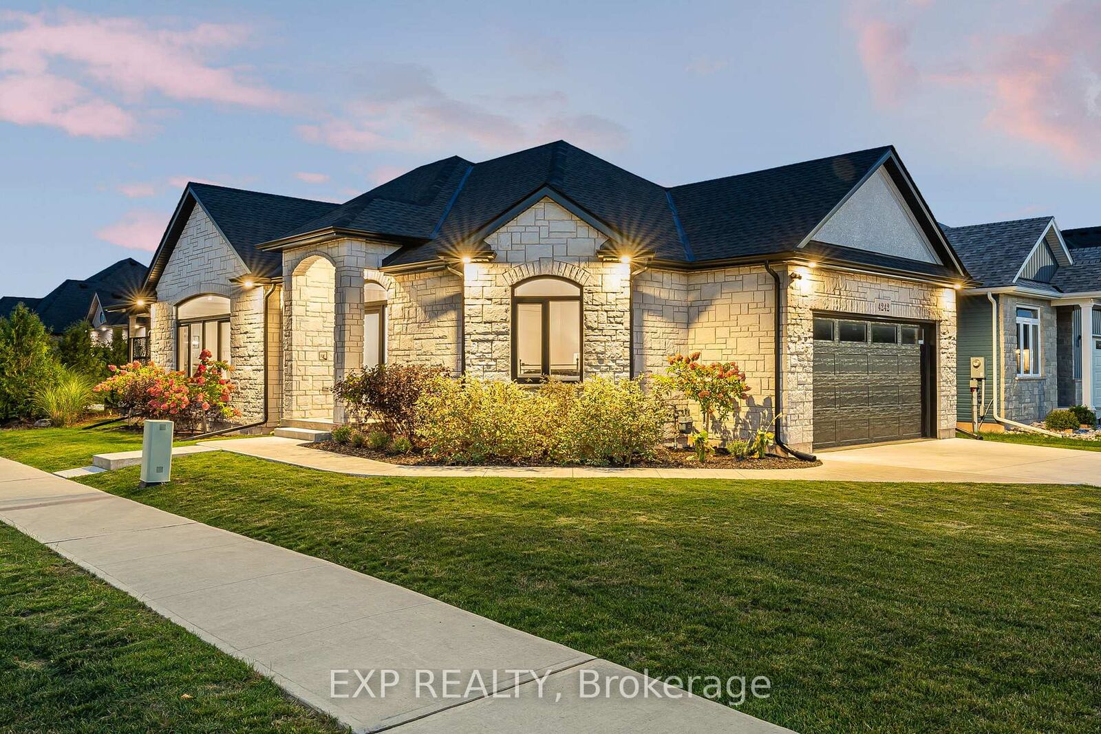 Property Photo:  4242 Village Creek Drive  ON L0S 1S0 