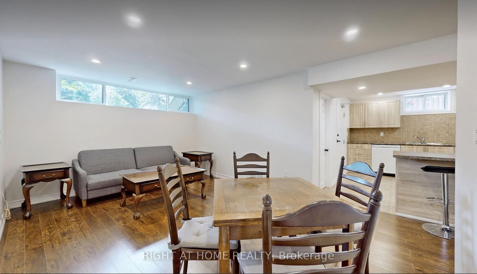 Property Photo:  36 Aurora Heights Drive  ON L4G 2W7 