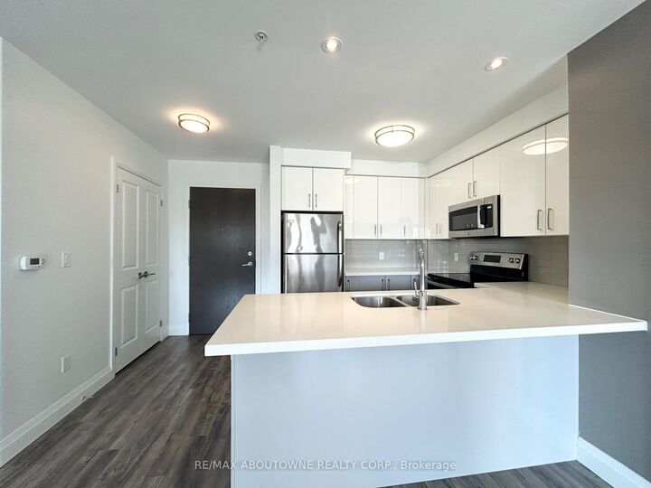 Property Photo: 460B Belmont Avenue W 406 ON N2M 0B3