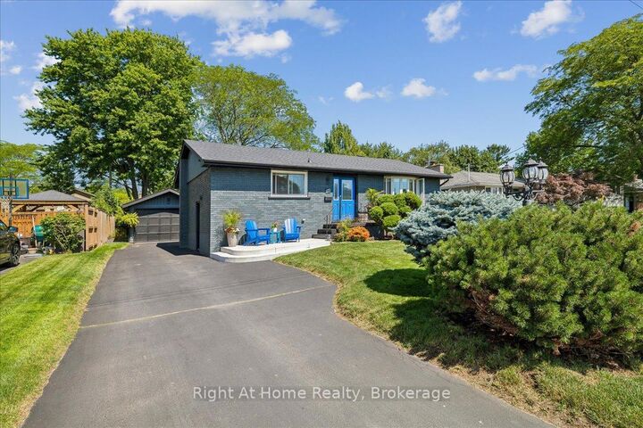 275 Kent Crescent — photo 1