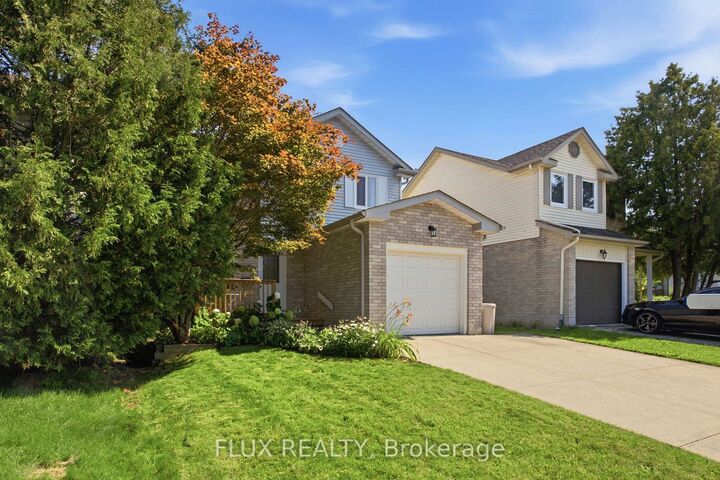 Photo de la propriété: 544 Drummerhill Crescent ON N2T 1G4