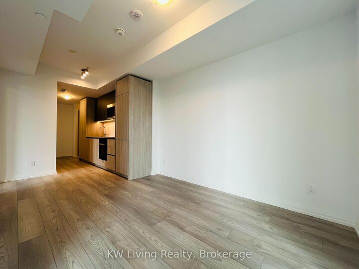 Property Photo: 400 King Street W 1526 ON M5V 0X8