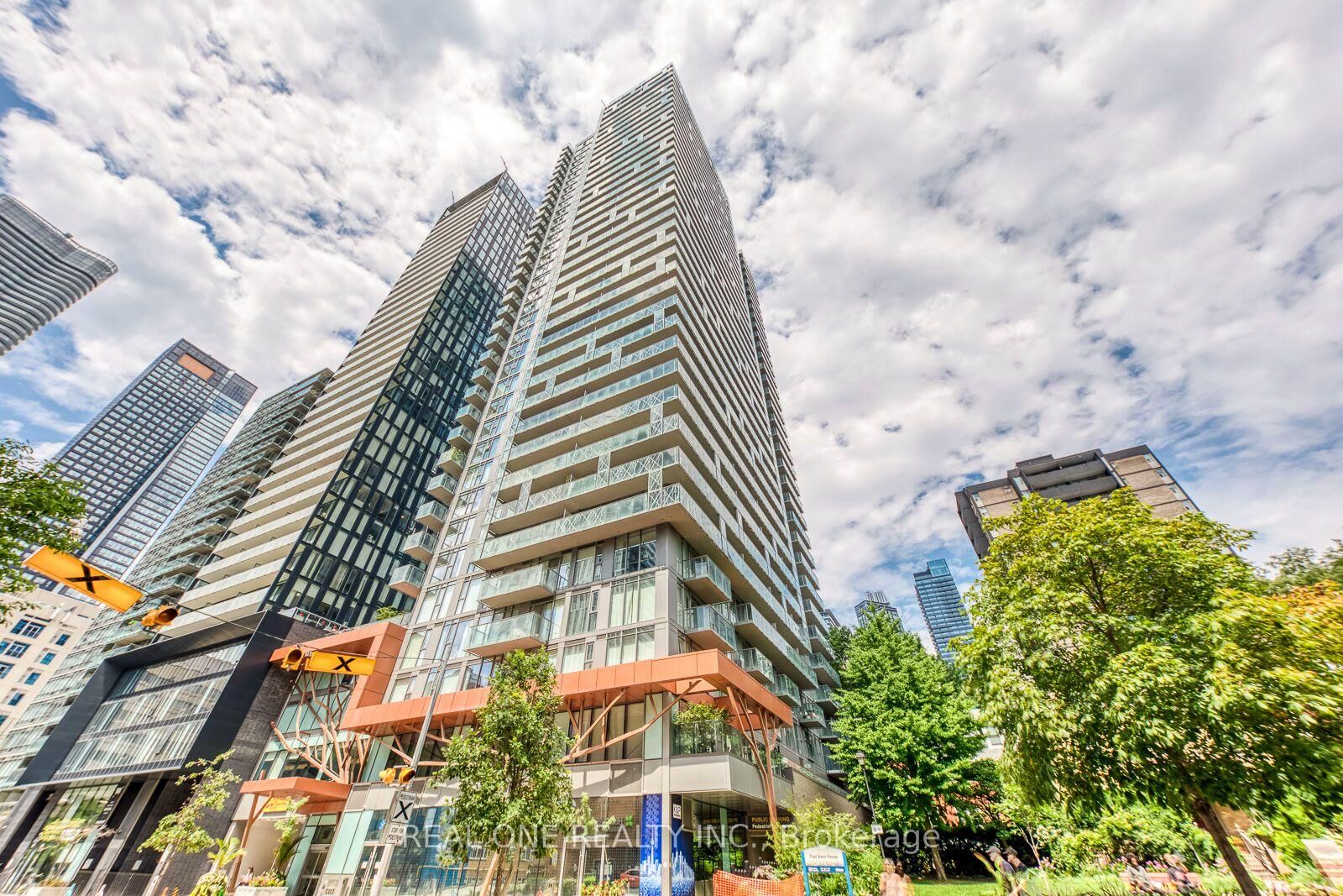 Property Photo: 50 Wellesley Street E 3706 ON M4Y 0C8