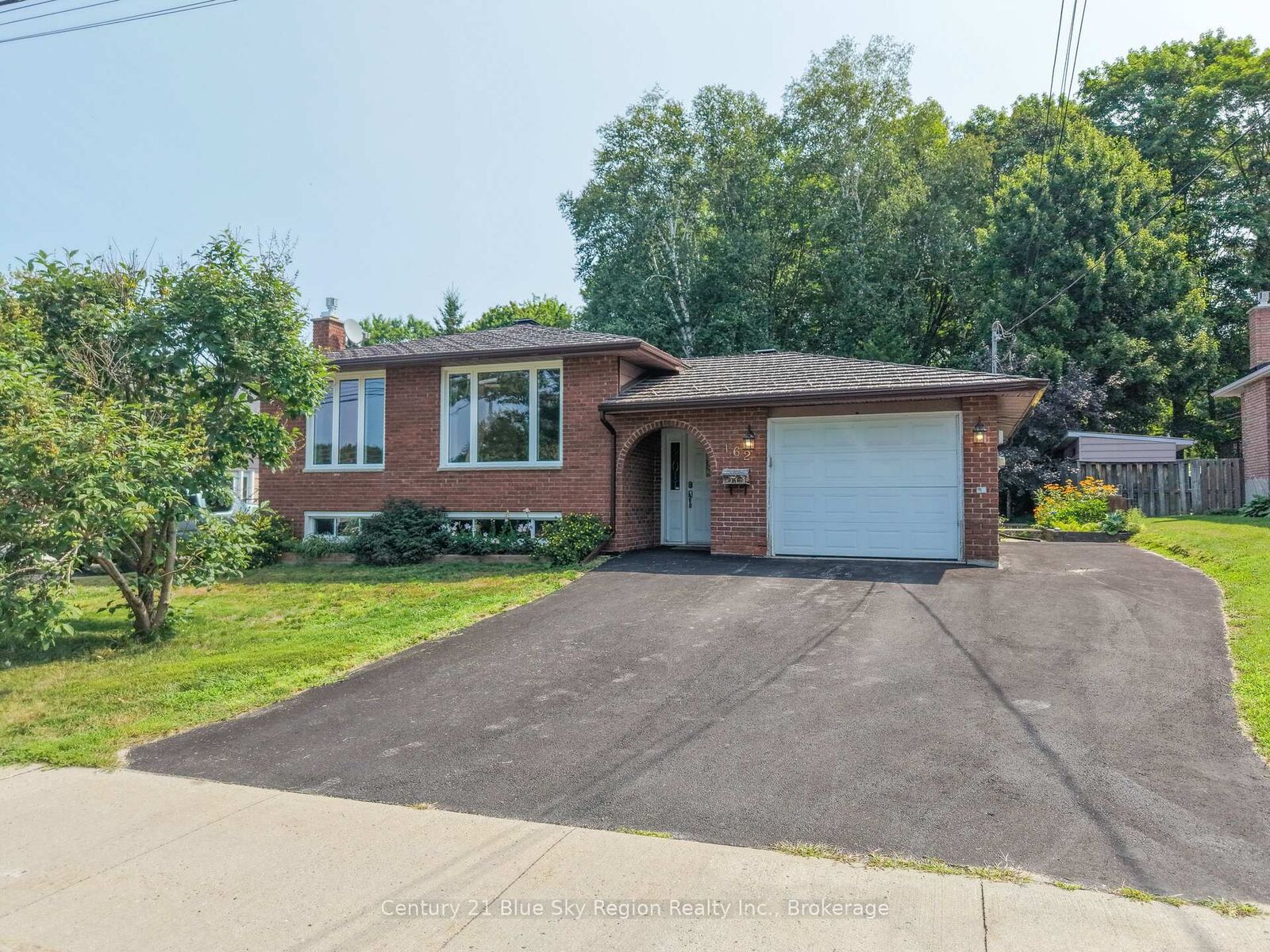 Property Photo: 162 Greenhill Avenue ON P1C 1H8