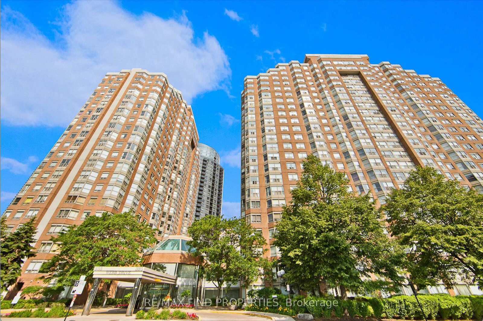 Property Photo: 335 Webb Drive 1907 ON L5B 4A1